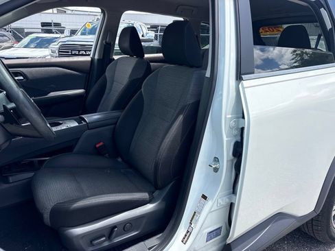 Used 2023 Nissan Rogue SV FWD image 9