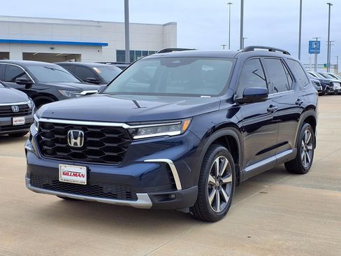 Used 2025 Honda Pilot Touring image 4