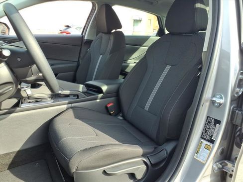 New 2026 Hyundai Elantra SE image 5