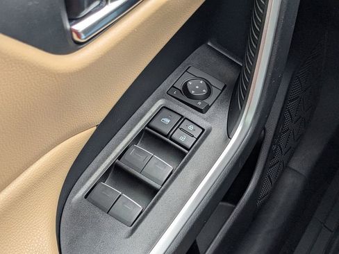 Used 2022 Toyota RAV4 XLE image 20