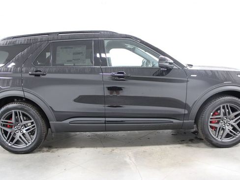 New 2026 Ford Explorer ST-Line w/ ST-Line Street Pack RWD image 13