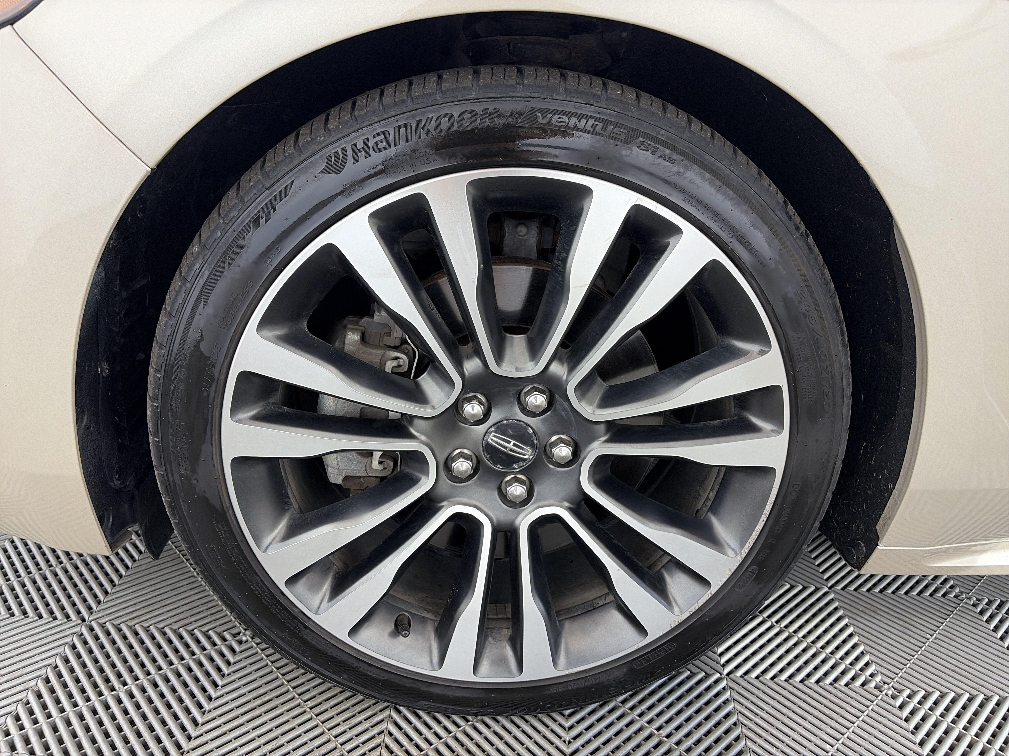 Used 2017 Lincoln Continental Reserve w/ Climate Package AWD/4WD image 13