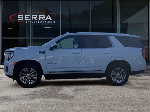 Used 2024 GMC Yukon SLT w/ SLT Luxury Package image 2