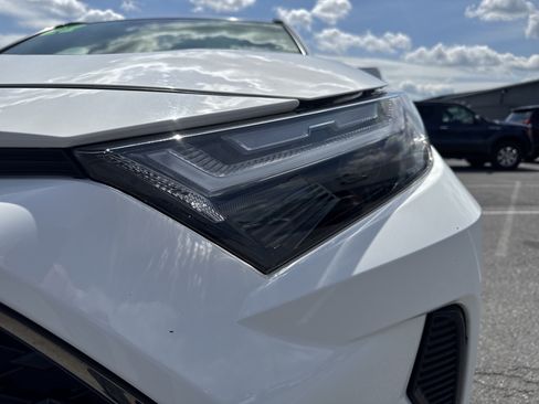 Used 2022 Toyota RAV4 SE w/ Weather & Moonroof Package AWD/4WD image 10