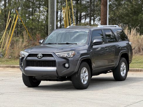 Used 2016 Toyota 4Runner SR5 image 2