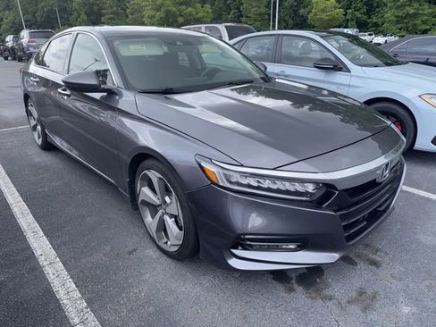 Used 2018 Honda Accord Touring image 3