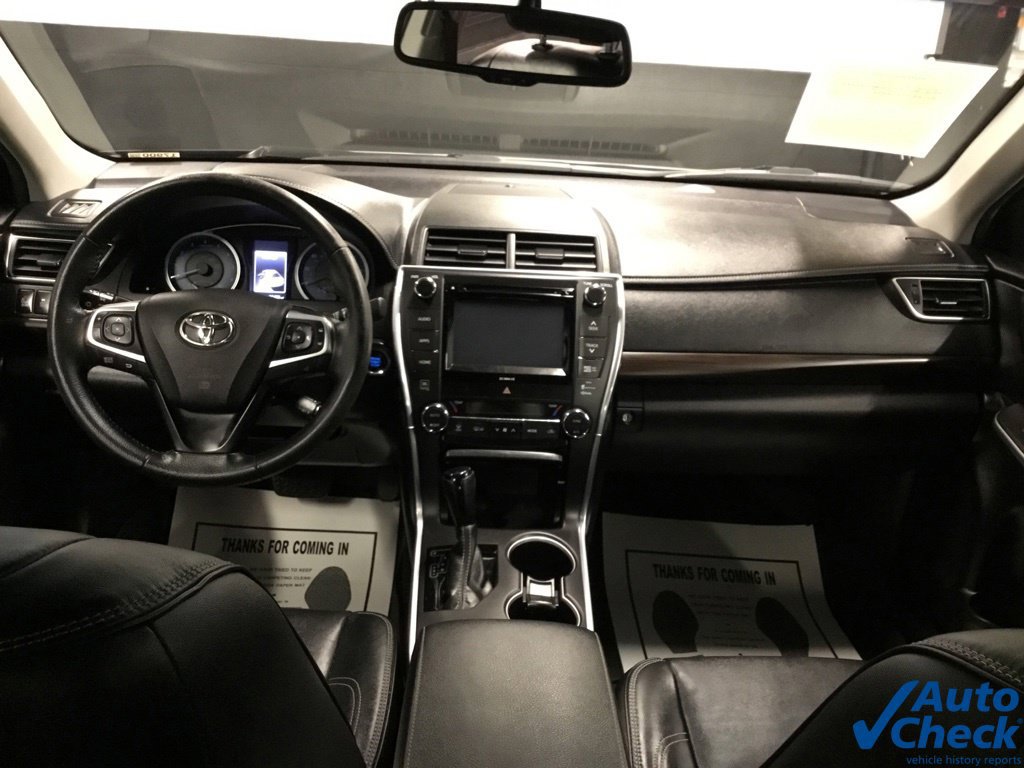 Used 2017 Toyota Camry XLE w/ Moonroof Package FWD image 27