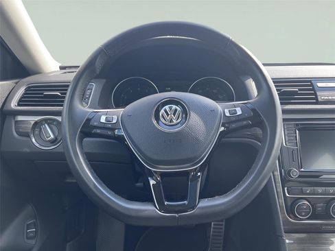 Used 2018 Volkswagen Passat 2.0T SEL Premium image 25