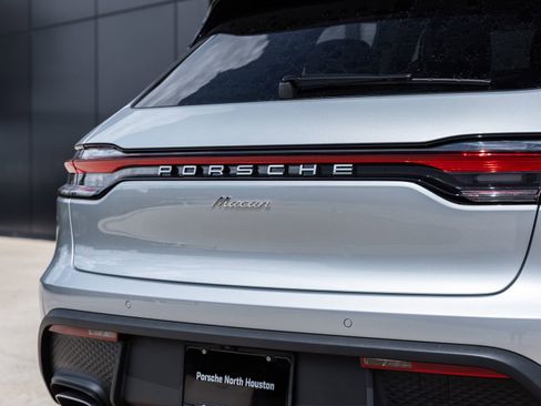 Certified 2026 Porsche Macan AWD/4WD image 15