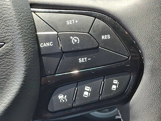 Used 2025 Chrysler Pacifica Limited FWD image 22