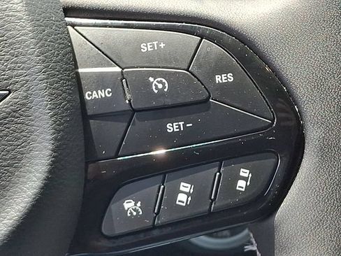 Used 2025 Chrysler Pacifica Limited FWD image 22