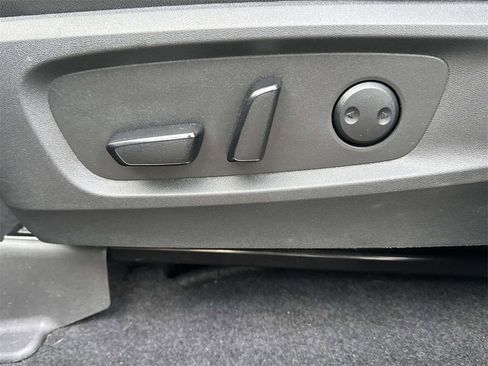 Used 2018 Toyota RAV4 XLE image 47