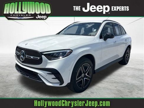 Used 2025 Mercedes-Benz GLC 300 4MATIC image 1