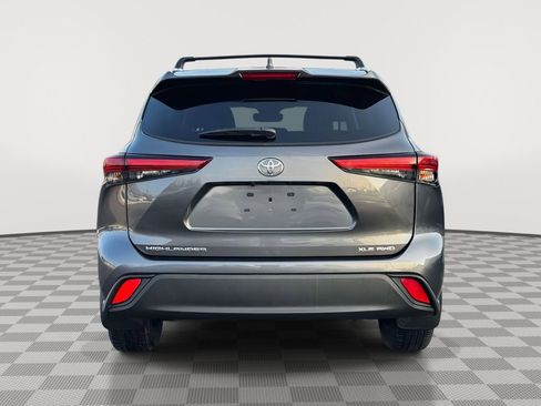 Used 2022 Toyota Highlander XLE image 6
