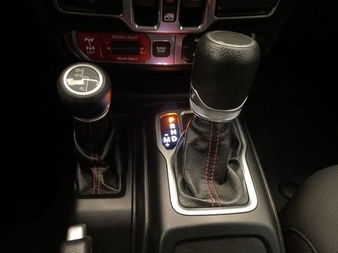 Used 2020 Jeep Wrangler Unlimited Rubicon w/ Quick Order Package 28Y Recon AWD/4WD image 15