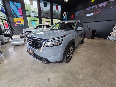 Used 2023 Nissan Pathfinder Platinum AWD/4WD image 1