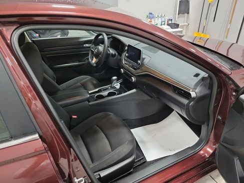 Used 2024 Nissan Altima 2.5 SV image 21