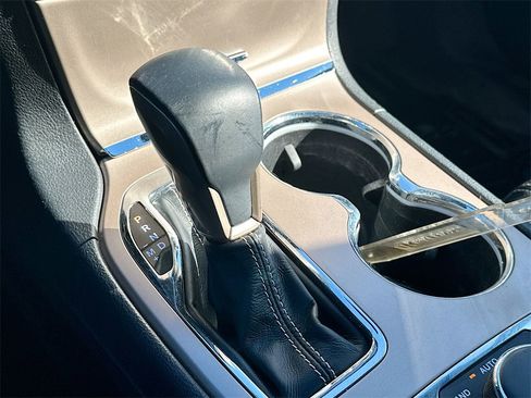 Used 2017 Jeep Grand Cherokee Limited w/ Luxury Group II image 22