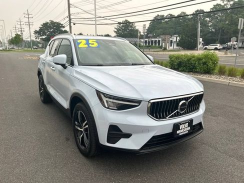 Certified 2025 Volvo XC40 B5 Core AWD/4WD image 6