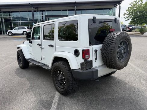 Used 2015 Jeep Wrangler Unlimited Sahara w/ Connectivity Group AWD/4WD image 6