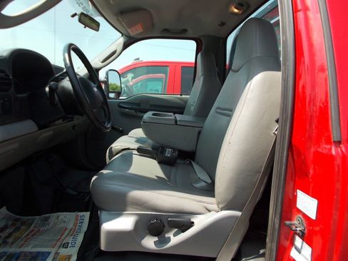 Used 2006 Ford F350 XLT image 3