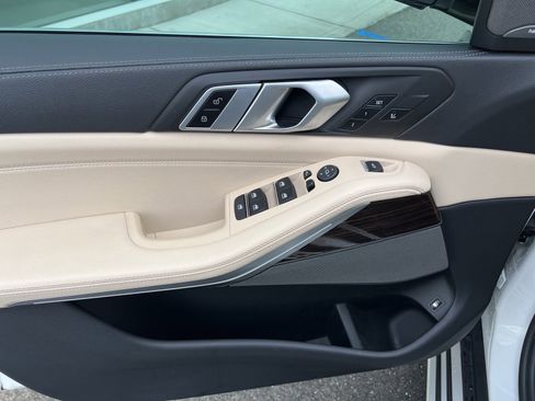 Used 2021 BMW X5 xDrive45e w/ Premium Package image 12