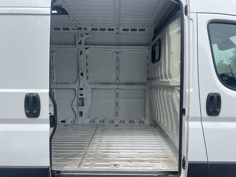 Used 2025 RAM ProMaster 2500 w/ Convenience Group FWD image 18