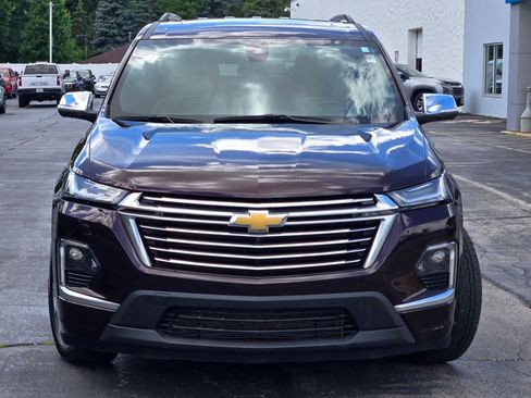 Used 2023 Chevrolet Traverse Premier FWD image 4