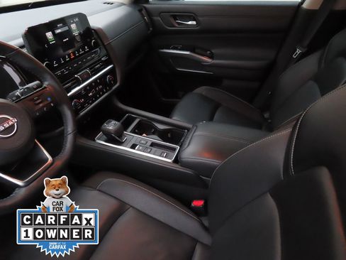 Used 2024 Nissan Pathfinder SL w/ Lighting Package (N92) FWD image 20