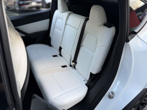 Used 2021 Tesla Model Y Long Range image 30