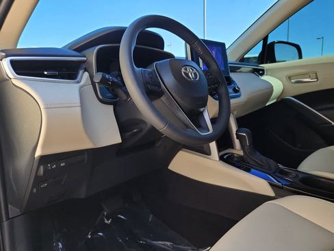 Used 2024 Toyota Corolla Cross XLE w/ Convenience Package FWD image 10
