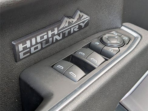 Used 2025 Chevrolet Silverado 1500 High Country AWD/4WD image 17