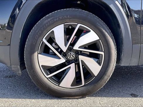 Used 2025 Volkswagen Atlas SE FWD image 9