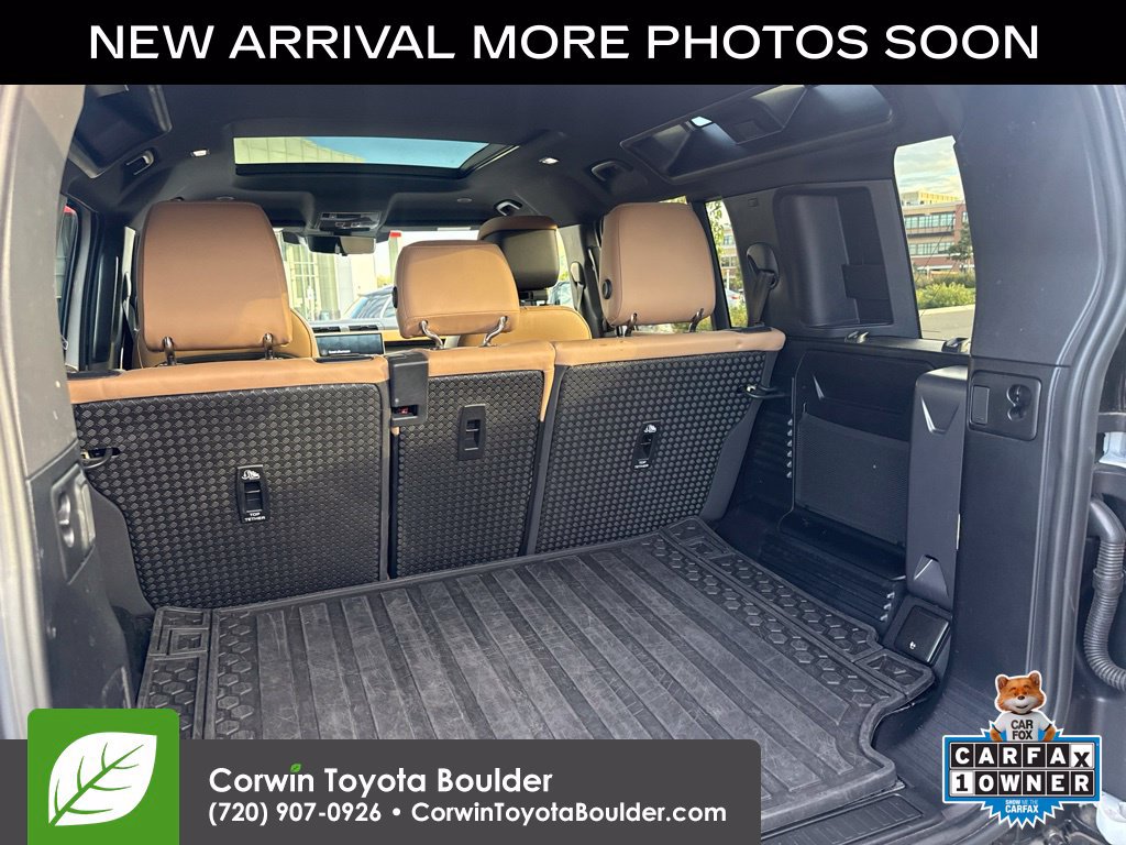 Used 2025 Land Rover Defender 110 X-Dynamic SE AWD/4WD image 16