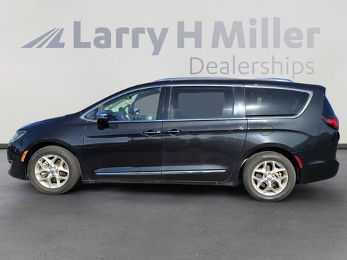 Used 2020 Chrysler Pacifica Limited image 2