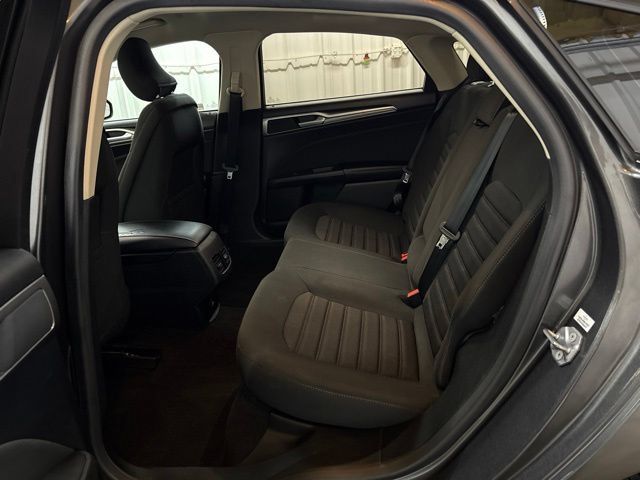 Used 2019 Ford Fusion SE FWD image 16