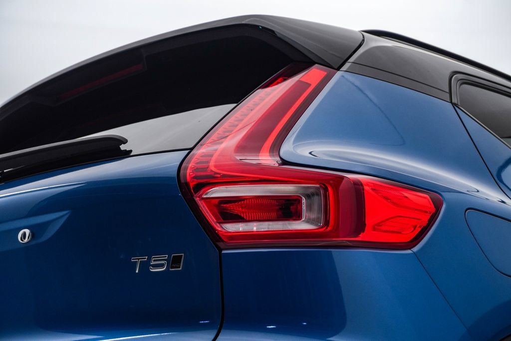 Used 2021 Volvo XC40 T5 R-Design AWD/4WD image 13