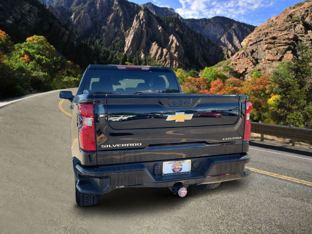 Used 2024 Chevrolet Silverado 1500 Custom AWD/4WD image 4