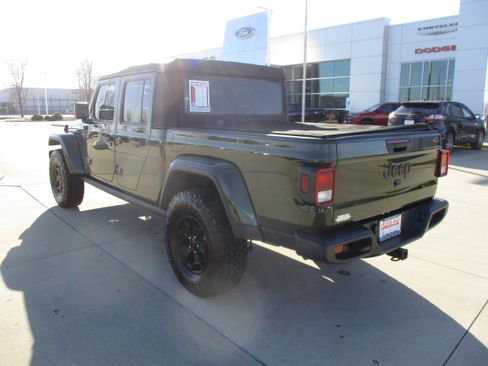 Used 2022 Jeep Gladiator Sport image 4