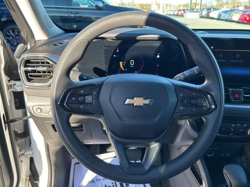 Used 2024 Chevrolet TrailBlazer LT AWD/4WD image 24