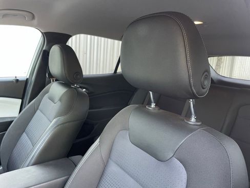 Used 2025 Chevrolet Trax LT w/ LT Convenience Package FWD image 24