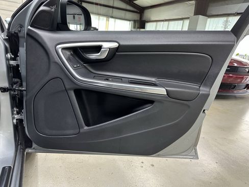 Used 2018 Volvo V60 T5 Dynamic w/ Vision Package AWD/4WD image 16