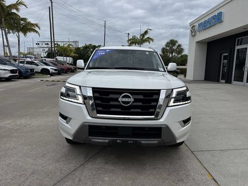 Used 2024 Nissan Armada SL w/ Captain's Chairs Package AWD/4WD image 8