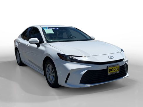 Used 2026 Toyota Camry LE FWD image 7