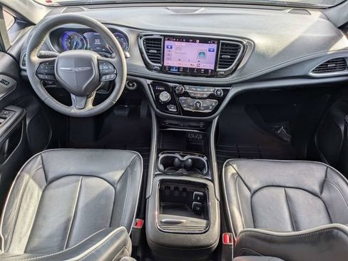 Used 2023 Chrysler Pacifica Limited w/ Uconnect Theater Family Group AWD/4WD image 16