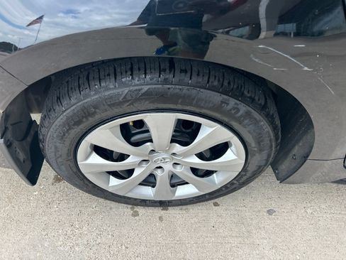 Used 2025 Toyota Corolla LE FWD image 9