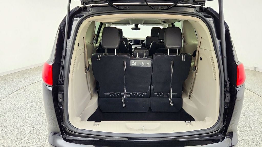 Used 2021 Chrysler Voyager Lxi FWD image 22