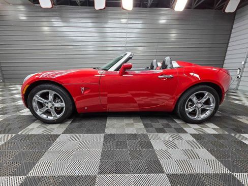 Used 2007 Pontiac Solstice Convertible w/ Premium Package RWD image 9