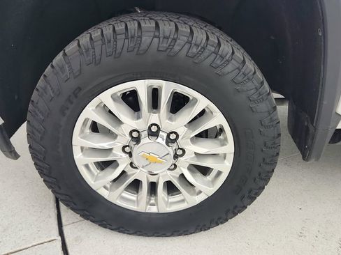 Used 2022 Chevrolet Silverado 2500 High Country w/ Technology Package AWD/4WD image 29