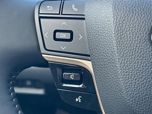 New 2025 Toyota Crown Signia image 27